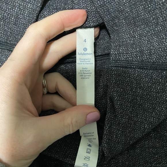 Grey houndstooth Lululemon leggings - Picture 3 of 3